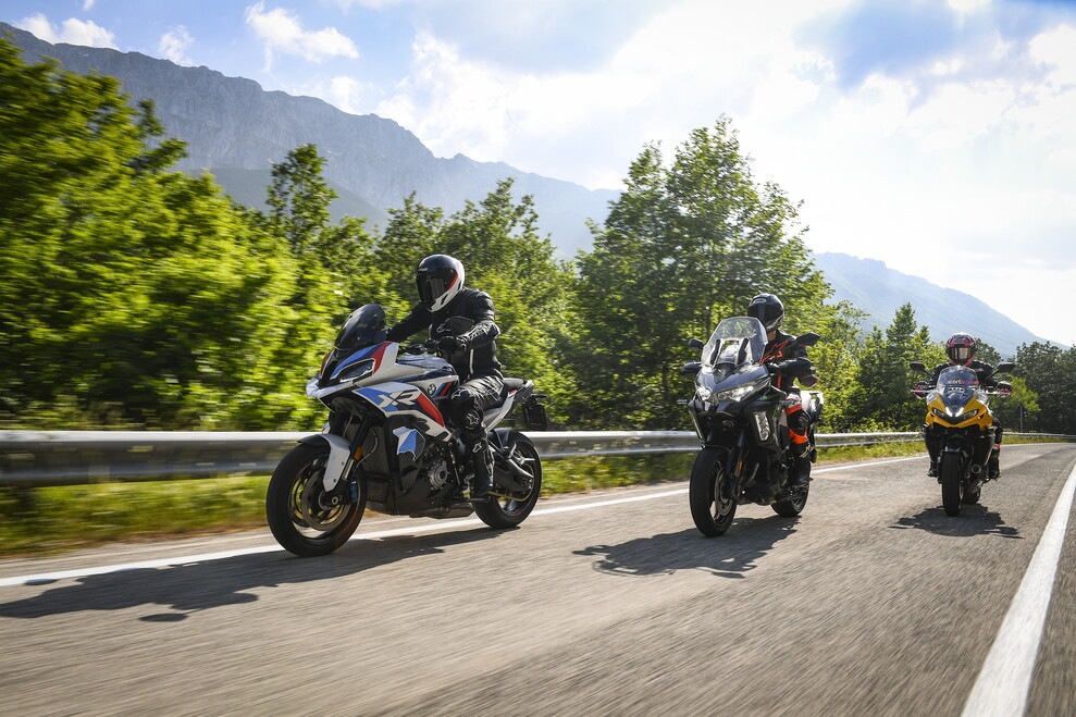 Comparativa, sportività su strada: le crossover nella Sport-bikes Arena