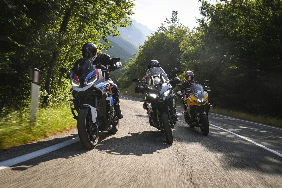 Comparativa, sportività su strada: le crossover nella Sport-bikes Arena