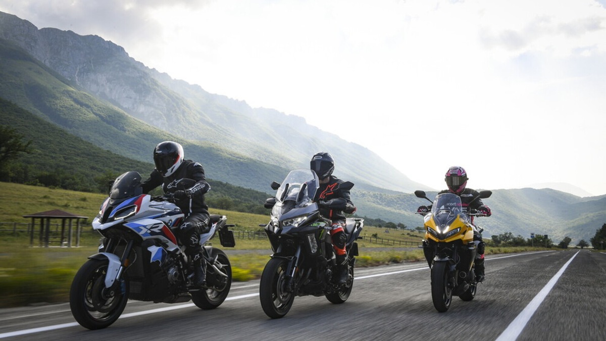 Comparativa, sportività su strada: le crossover nella Sport-bikes Arena