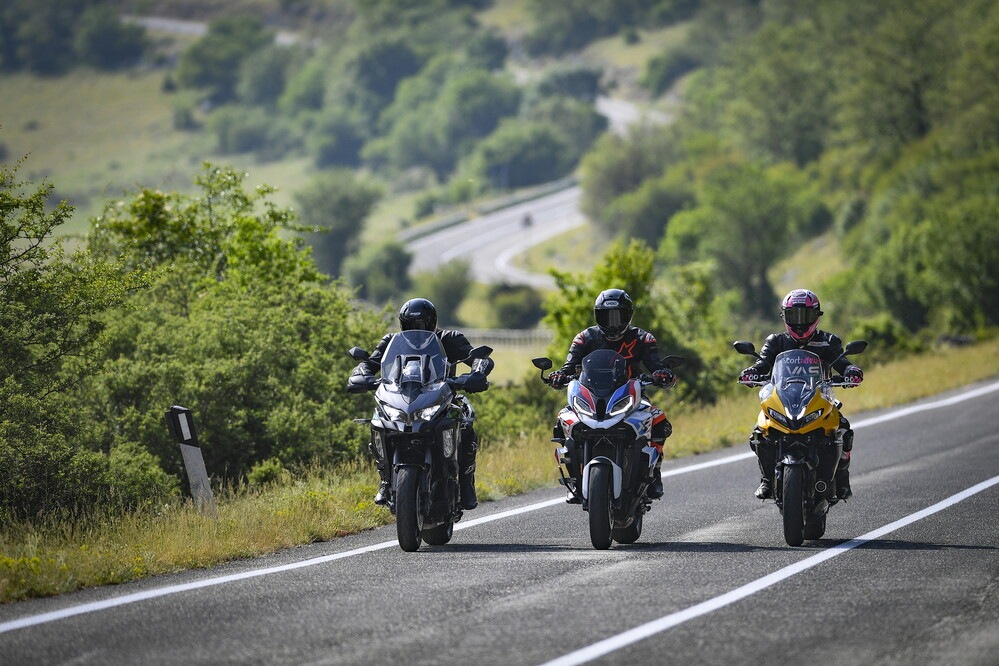 Comparativa, sportività su strada: le crossover nella Sport-bikes Arena