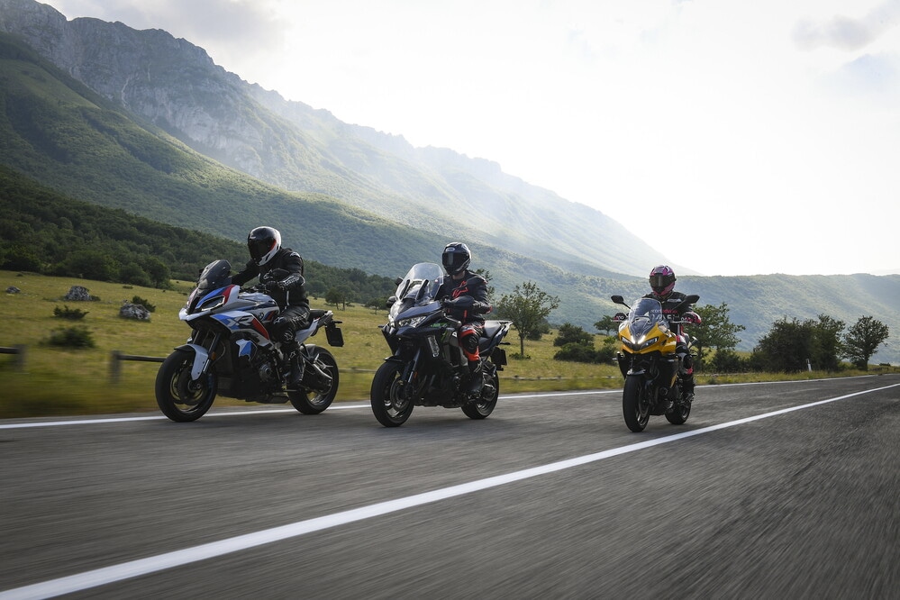 Comparativa, sportività su strada: le crossover nella Sport-bikes Arena