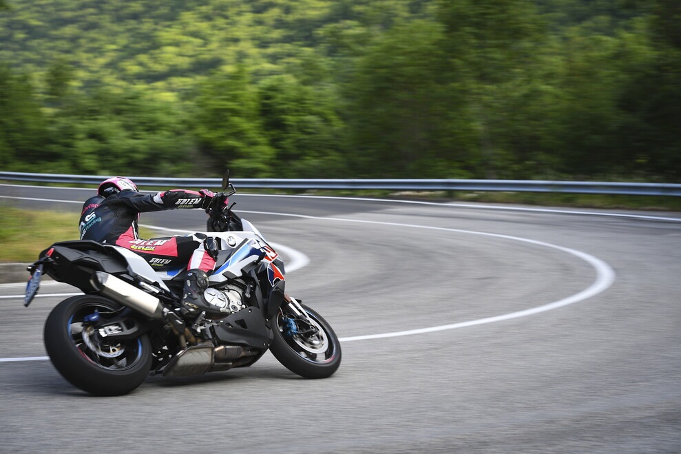 Comparativa, sportività su strada: le crossover nella Sport-bikes Arena