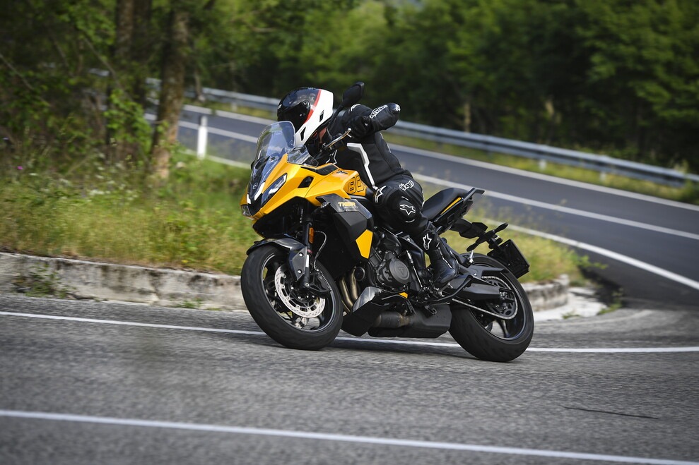 Comparativa, sportività su strada: le crossover nella Sport-bikes Arena