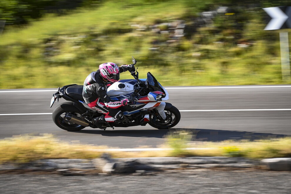 Comparativa, sportività su strada: le crossover nella Sport-bikes Arena