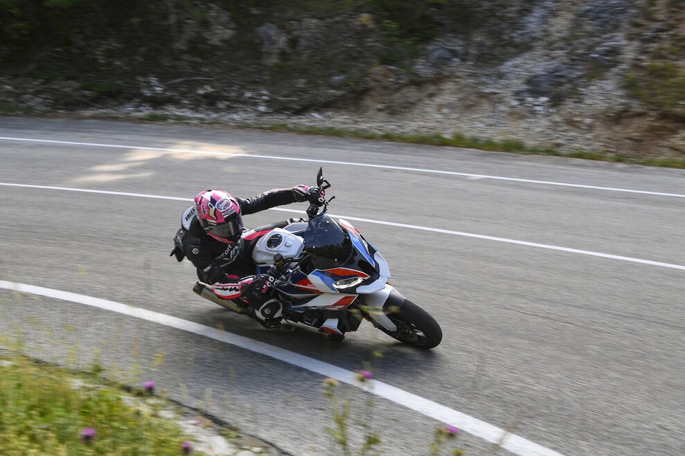 Comparativa, sportività su strada: le crossover nella Sport-bikes Arena