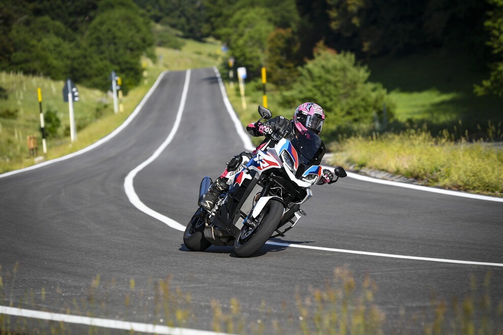 Comparativa, sportività su strada: le crossover nella Sport-bikes Arena