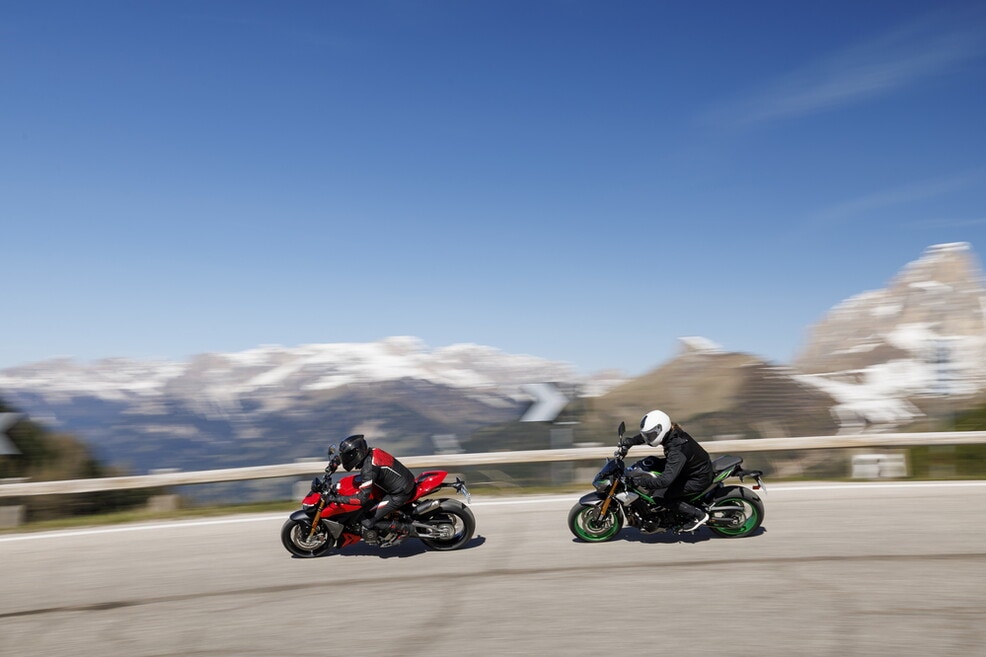 Ducati Streetfighter V2 S vs Kawasaki Z900 SE : le foto della sfida | Alpen Masters 2025