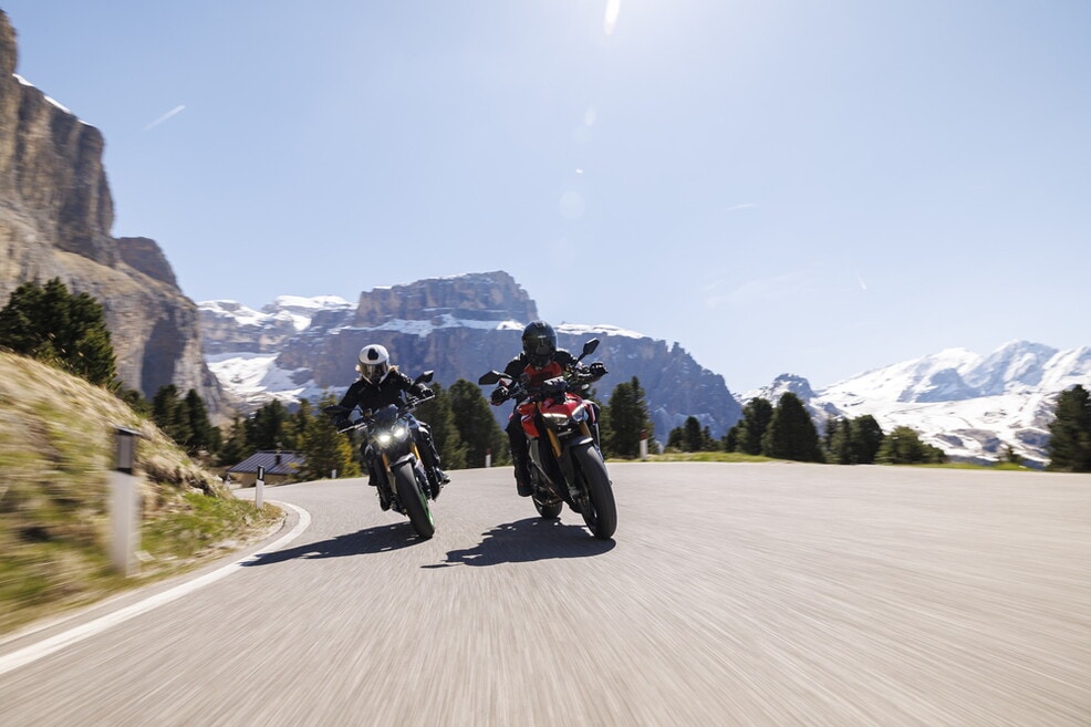 Ducati Streetfighter V2 S vs Kawasaki Z900 SE : le foto della sfida | Alpen Masters 2025