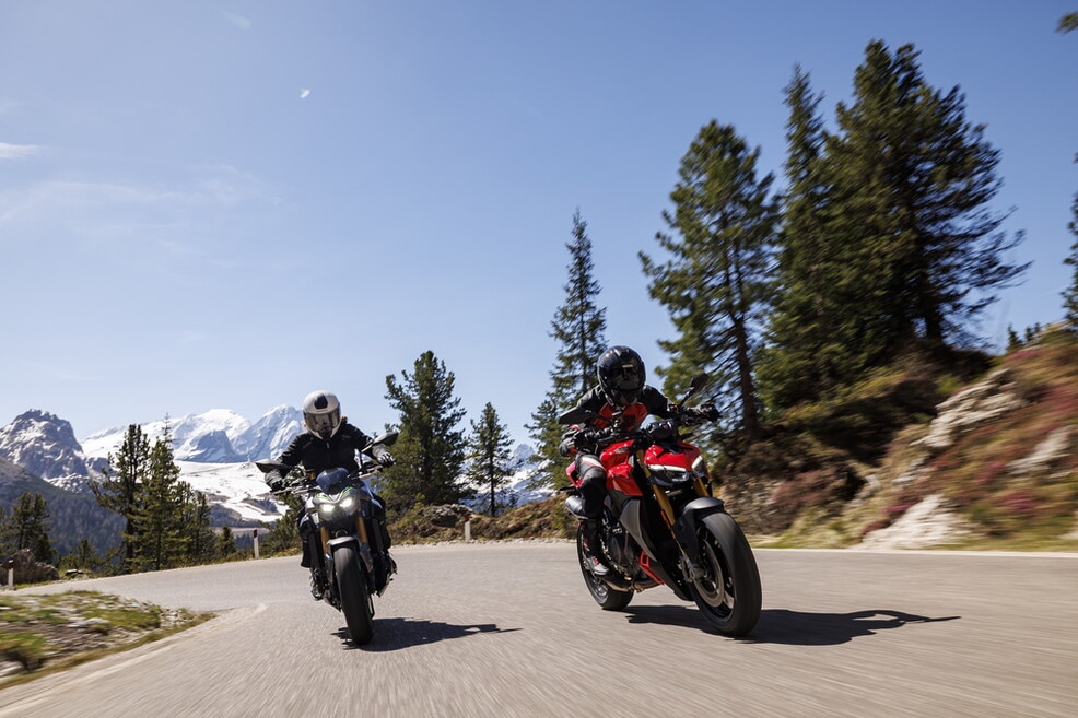Ducati Streetfighter V2 S vs Kawasaki Z900 SE : le foto della sfida | Alpen Masters 2025
