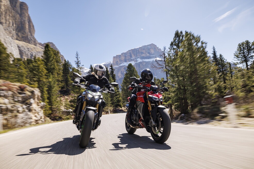 Ducati Streetfighter V2 S vs Kawasaki Z900 SE : le foto della sfida | Alpen Masters 2025
