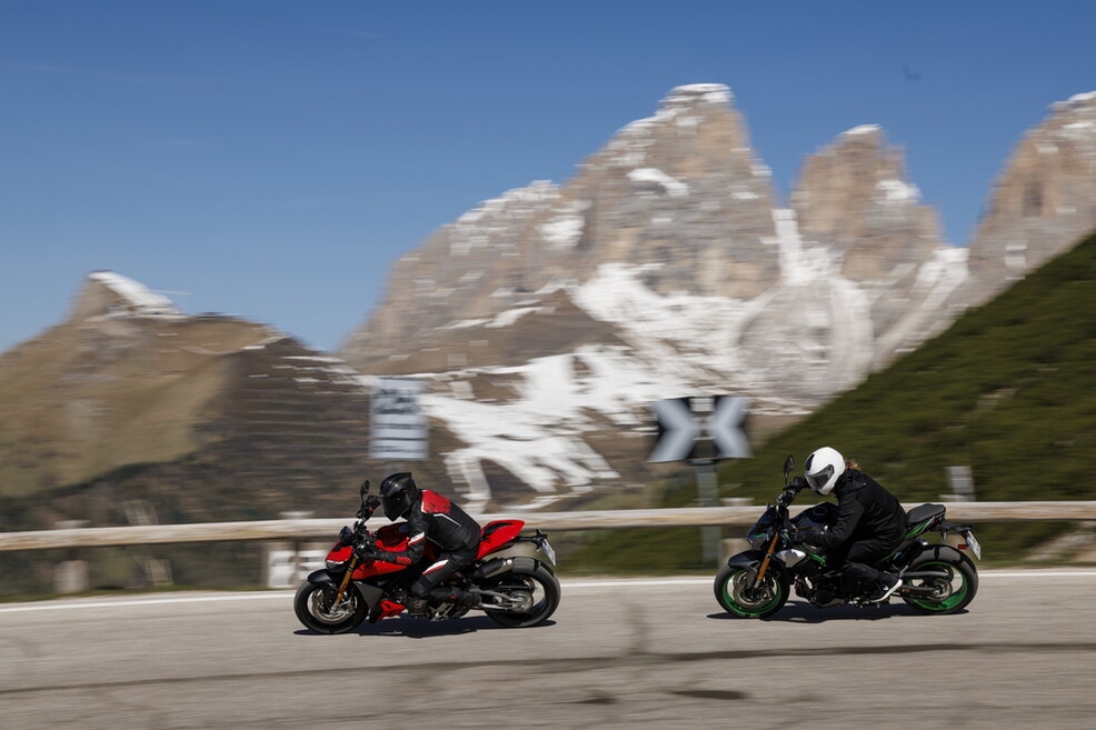 Ducati Streetfighter V2 S vs Kawasaki Z900 SE : le foto della sfida | Alpen Masters 2025
