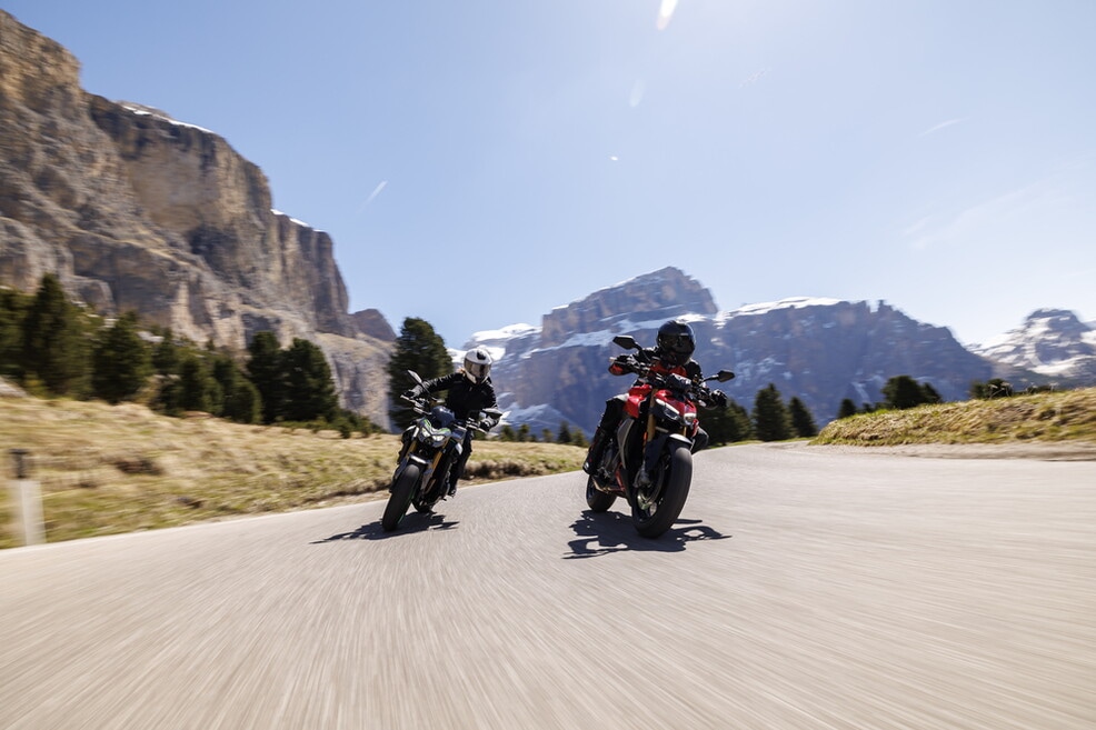 Ducati Streetfighter V2 S vs Kawasaki Z900 SE : le foto della sfida | Alpen Masters 2025