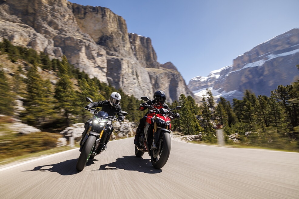 Ducati Streetfighter V2 S vs Kawasaki Z900 SE : le foto della sfida | Alpen Masters 2025