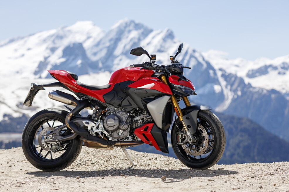Ducati Streetfighter V2 S vs Kawasaki Z900 SE : le foto della sfida | Alpen Masters 2025