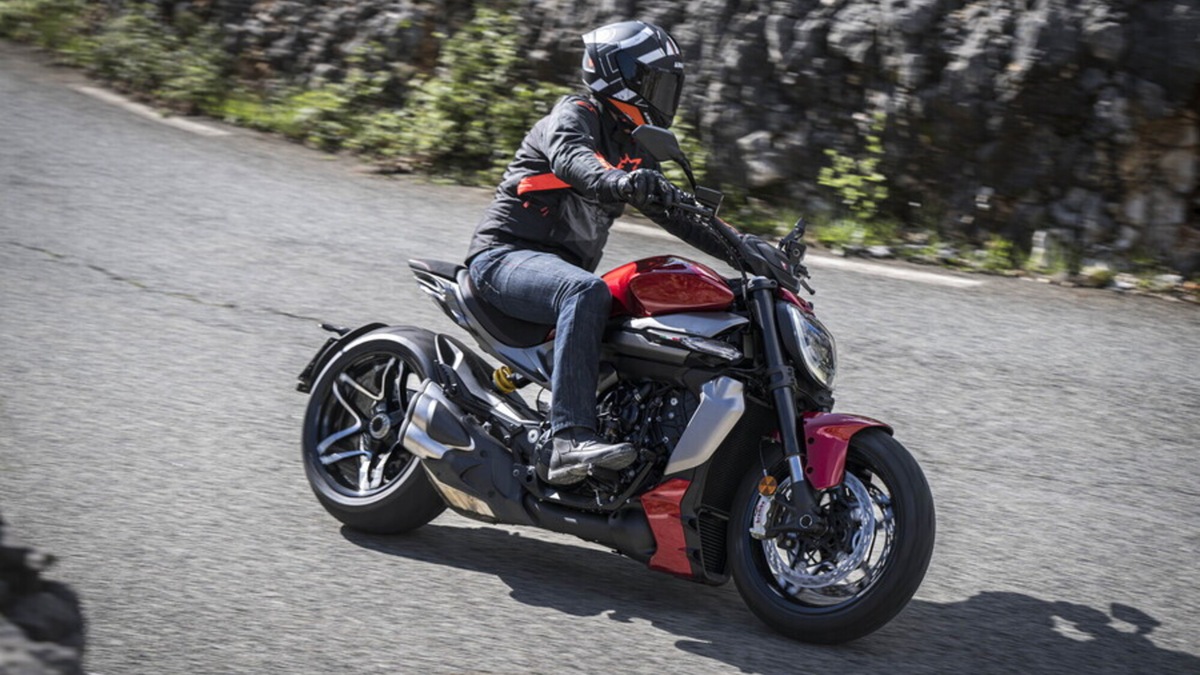 Ducati XDiavel V4: le opinioni di InMoto "fuori dai denti"