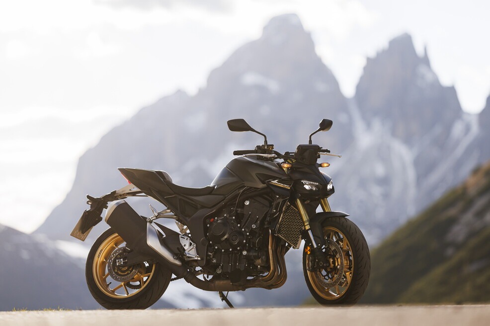 Honda CB1000 Hornet SP vs Suzuki GSX-S1000 EVO: le foto della sfida | Alpen Masters 2025