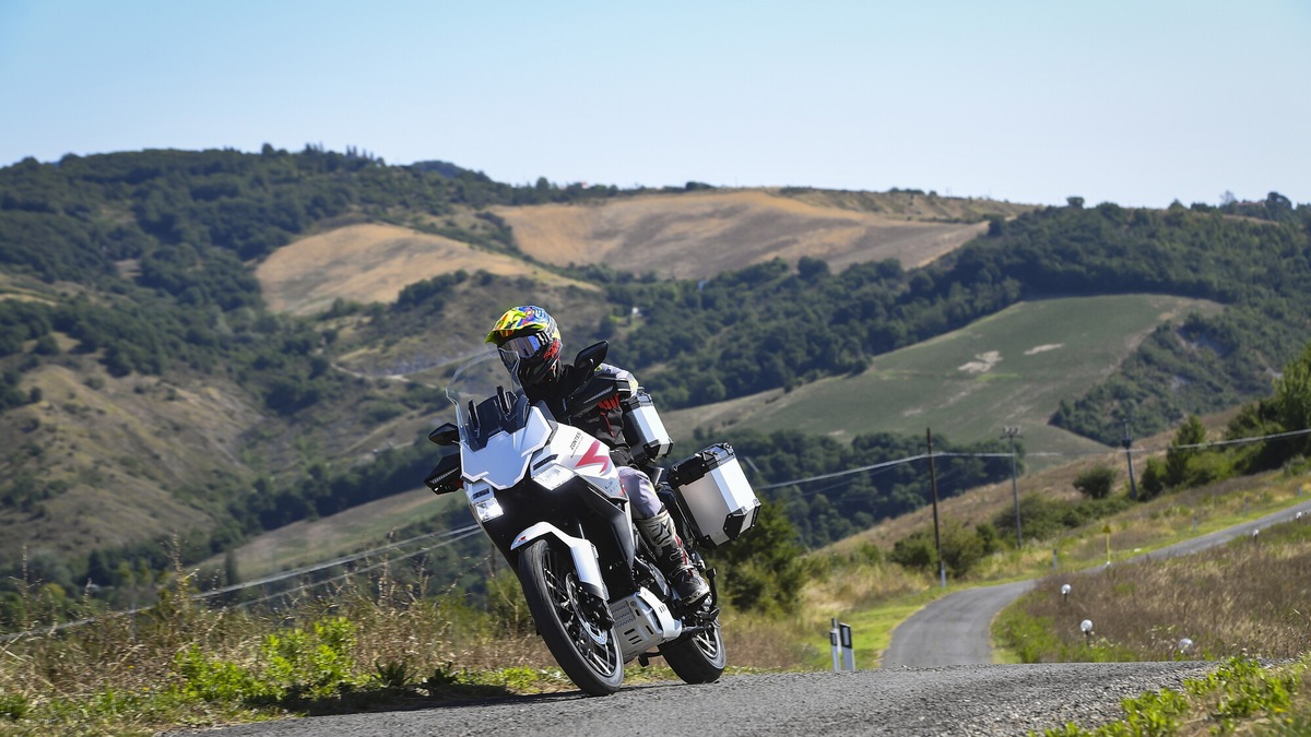 Zontes ZT703 F: le foto del test