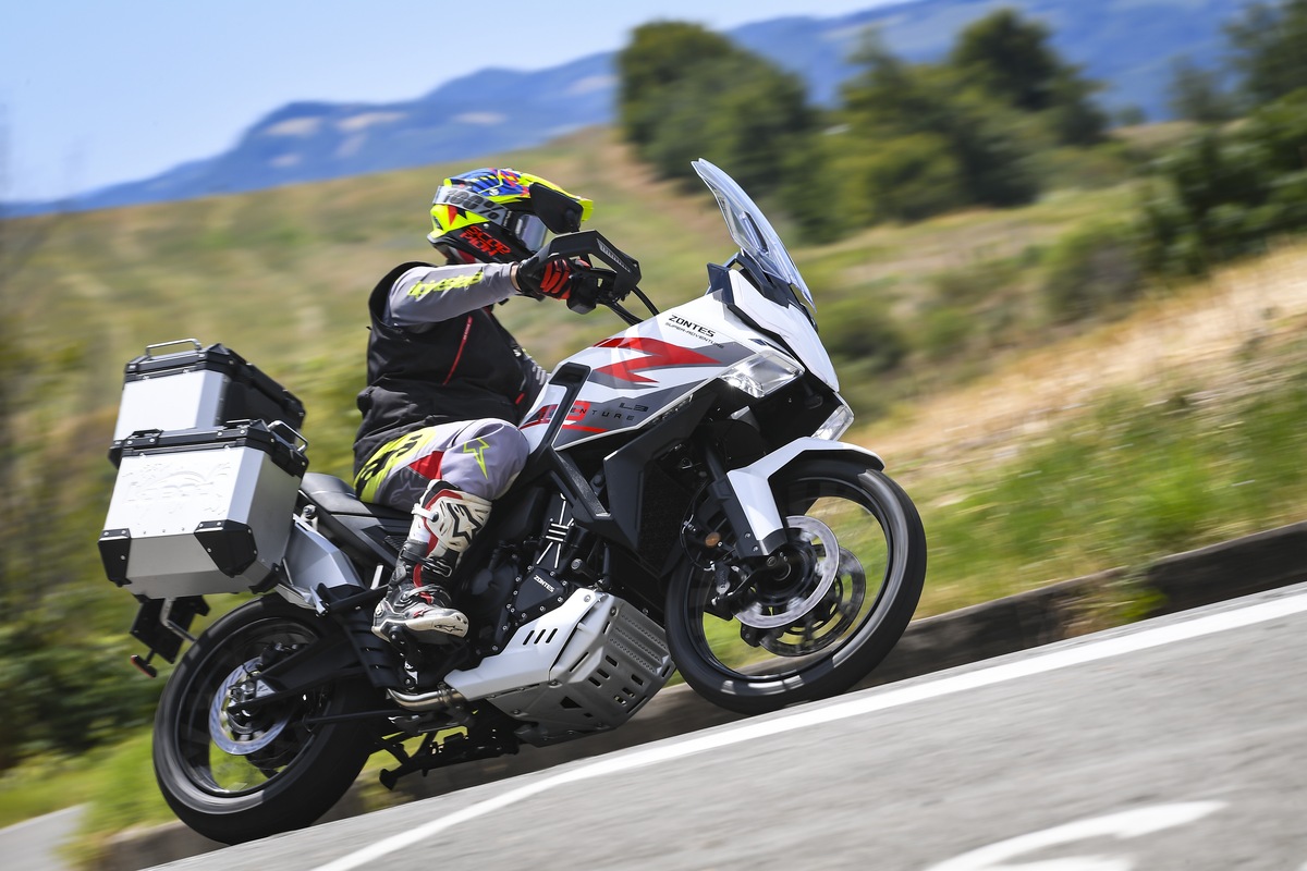Zontes ZT703 F: le foto del test