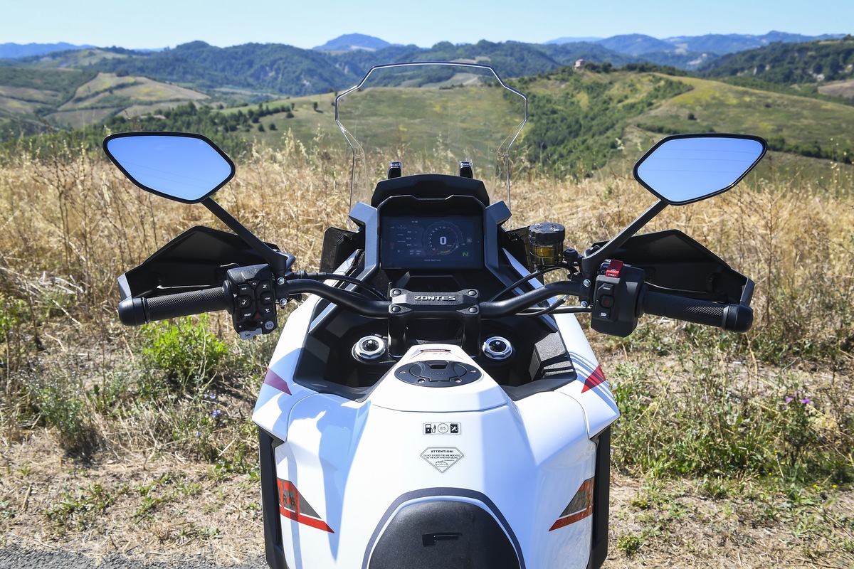 Zontes ZT703 F: le foto del test