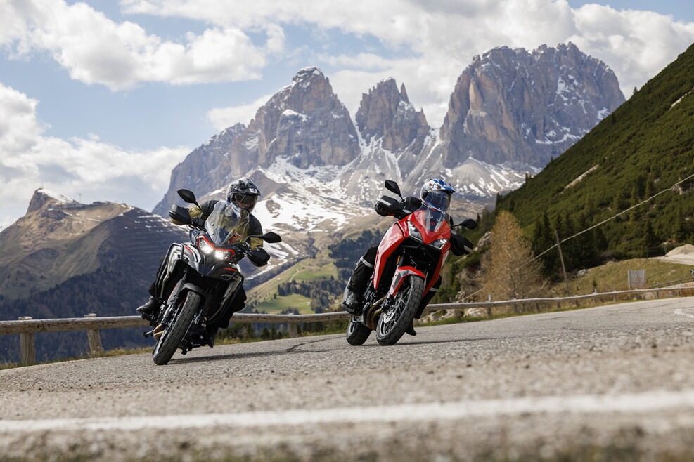 Benelli TRK 702X vs Moto Morini X-Cape 700: le foto della sfida | Alpen Masters 2025