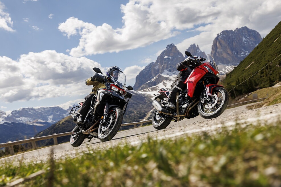 Benelli TRK 702X vs Moto Morini X-Cape 700: le foto della sfida | Alpen Masters 2025