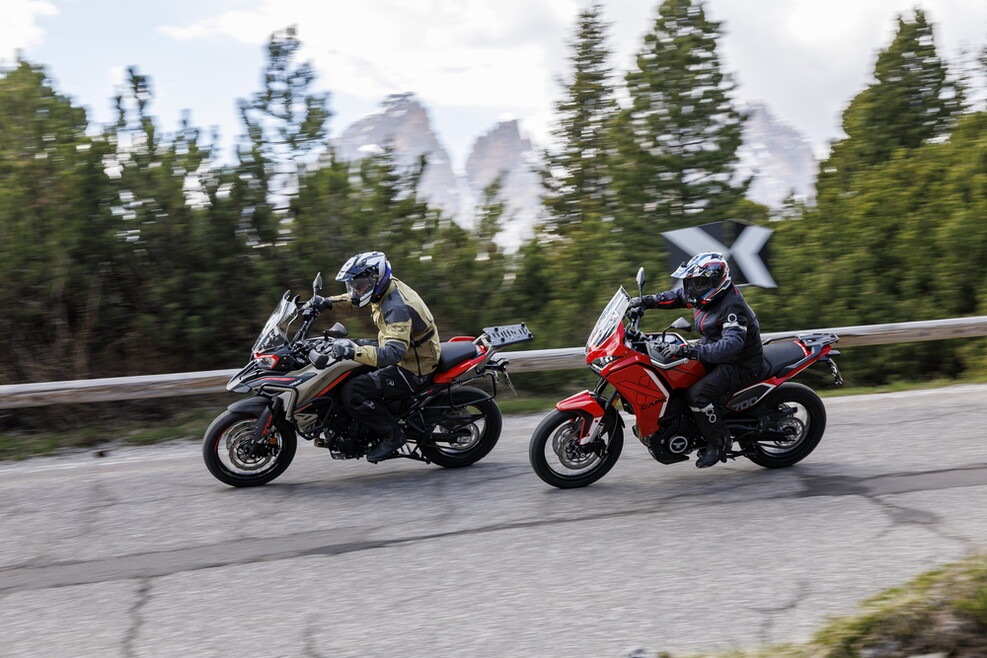 Benelli TRK 702X vs Moto Morini X-Cape 700: le foto della sfida | Alpen Masters 2025