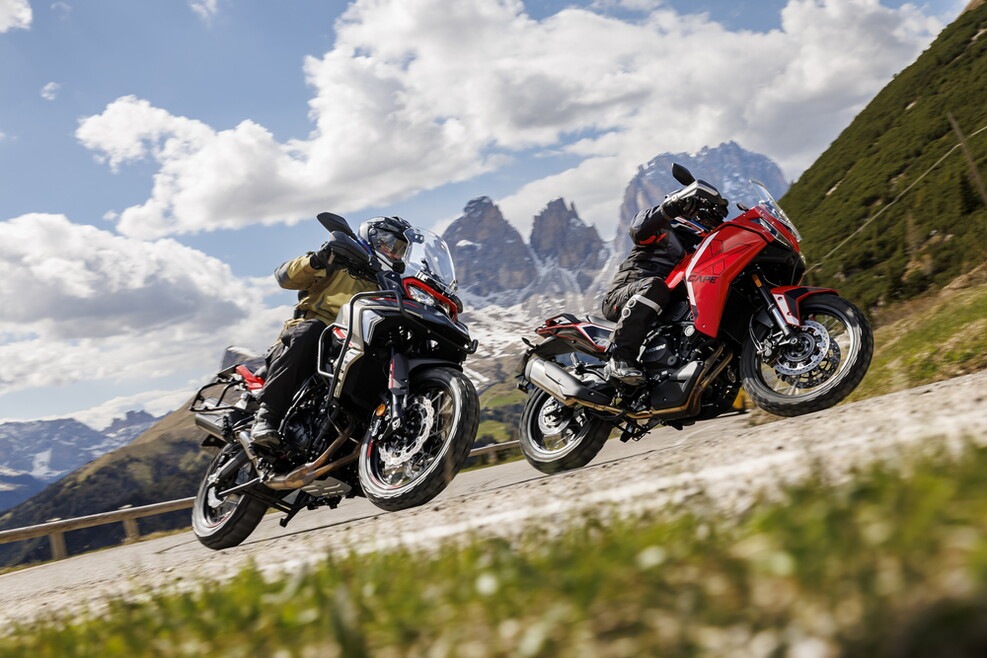 Benelli TRK 702X vs Moto Morini X-Cape 700: le foto della sfida | Alpen Masters 2025