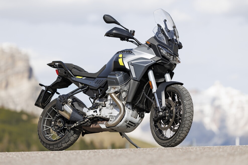 Multistrada V2 S vs Stelvio PFF: le foto della sfida | Alpen Masters 2025