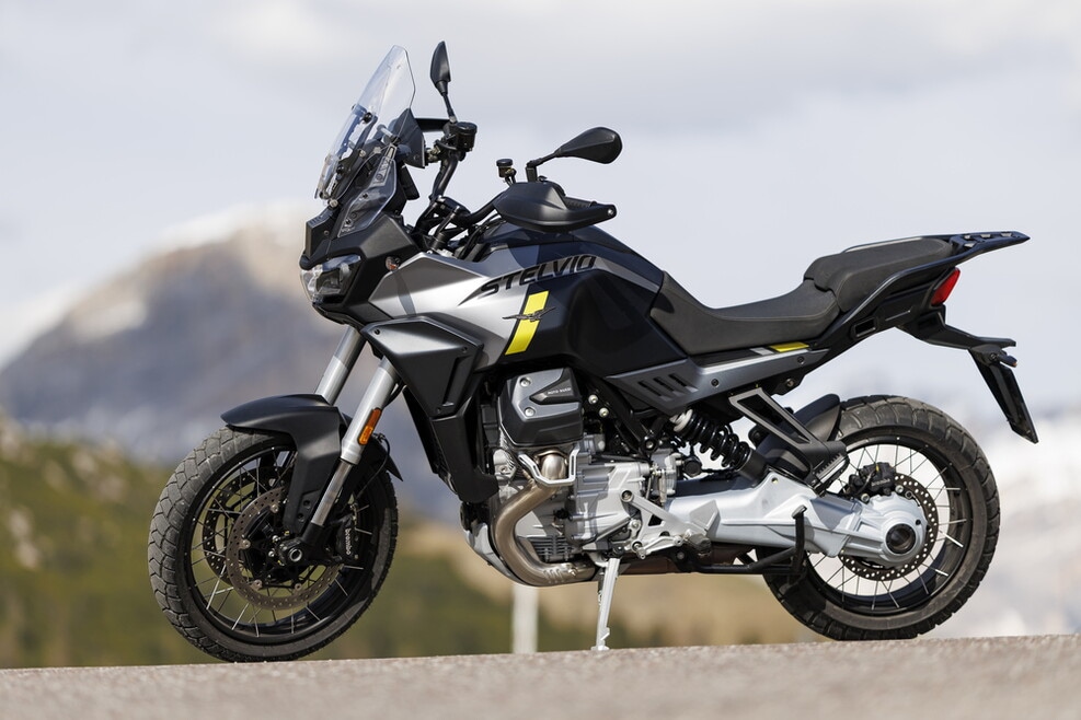 Multistrada V2 S vs Stelvio PFF: le foto della sfida | Alpen Masters 2025