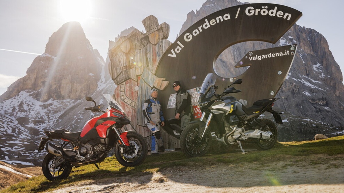 Multistrada V2 S vs Stelvio PFF: le foto della sfida | Alpen Masters 2025