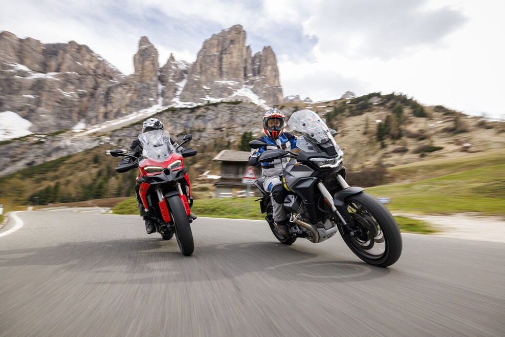 Multistrada V2 S vs Stelvio PFF: le foto della sfida | Alpen Masters 2025