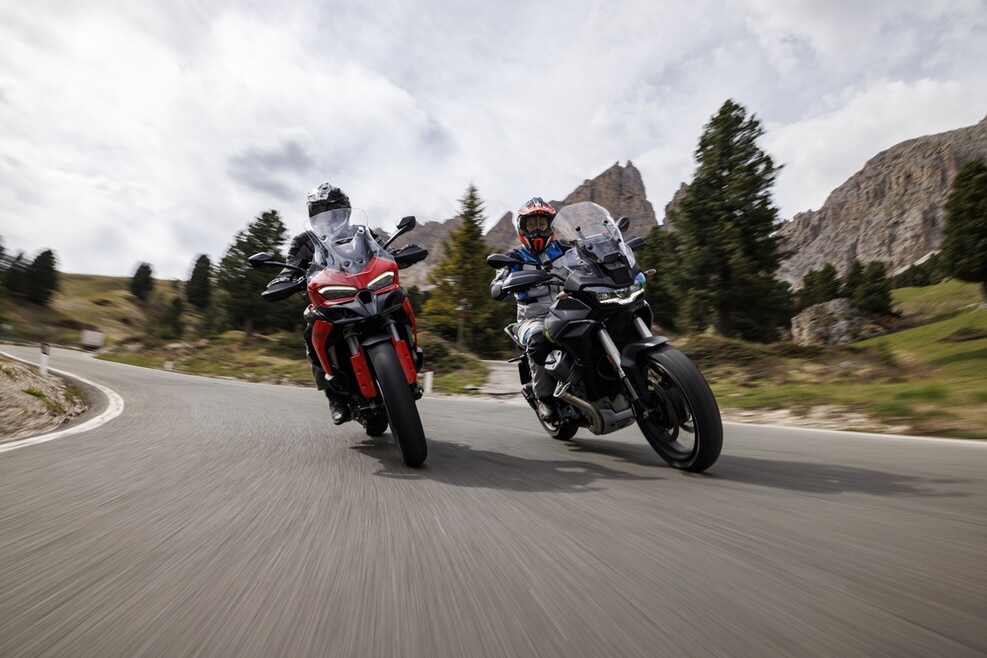 Multistrada V2 S vs Stelvio PFF: le foto della sfida | Alpen Masters 2025