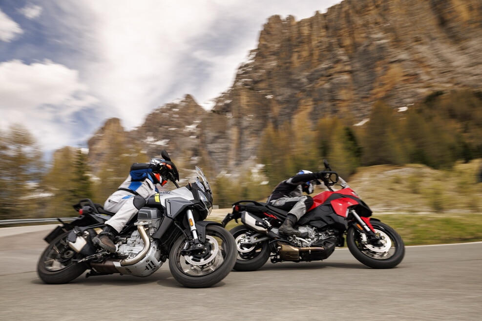 Multistrada V2 S vs Stelvio PFF: le foto della sfida | Alpen Masters 2025