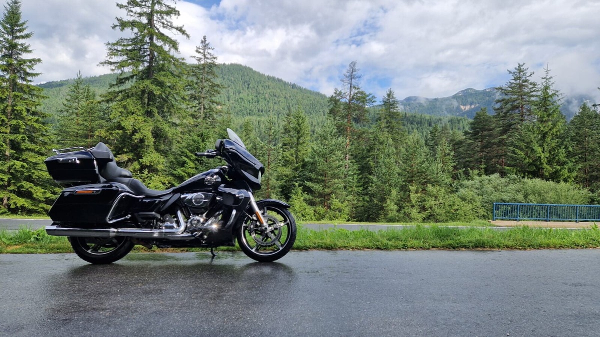 Prova Harley-Davidson Street Glide Ultra 2025: 3000 km per innamorarsi