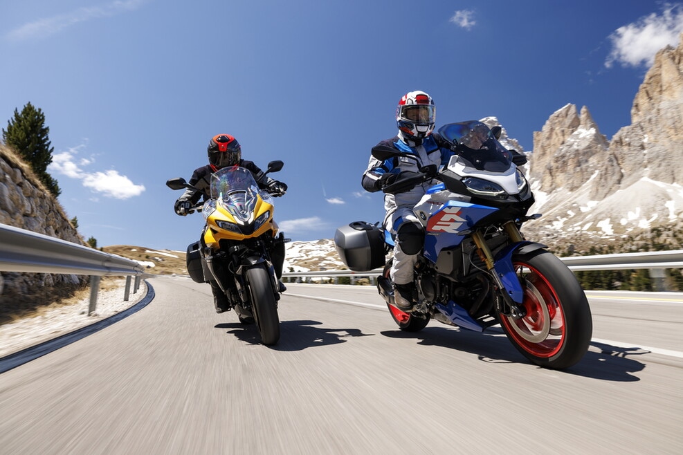 BMW F 900 XR vs Triumph Tiger Sport 800: le foto della sfida | Alpen Masters 2025