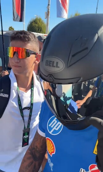 Lewis Hamilton arriva a Monza con una Panigale V4 Tricolore Italia