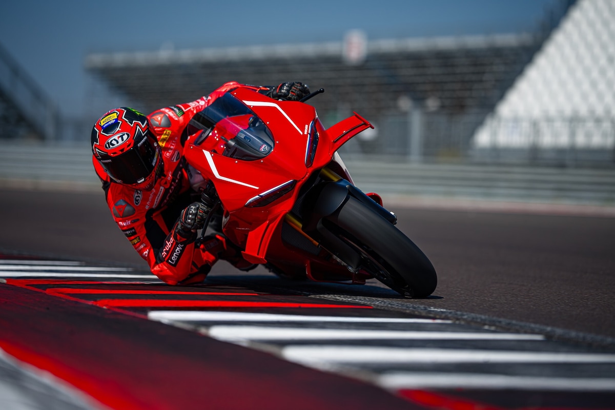 Ducati Panigale V4 R 2026: le foto
