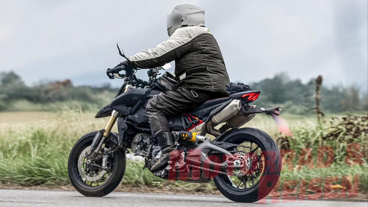 Foto Spia: sta per arrivare una Ducati Hypermotard V2?