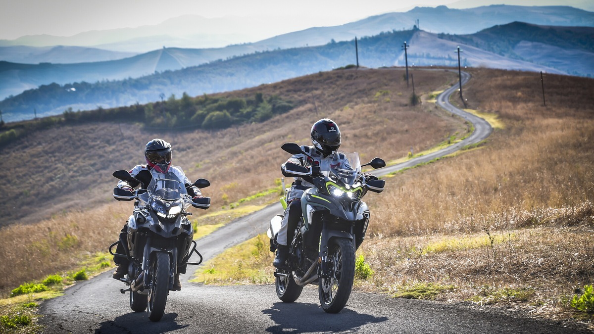 Benelli proroga la promo sulla gamma TRK: tris di valigie gratis fino a dicembre