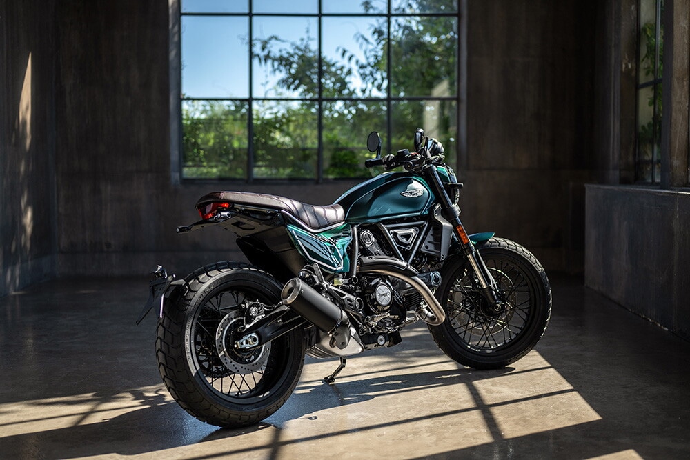 Ducati Nighshift Emerald Green 2026: le foto dell'icona nostalgica della famiglia Scrambler