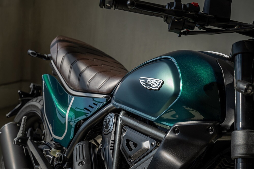 Ducati Nighshift Emerald Green 2026: le foto dell'icona nostalgica della famiglia Scrambler
