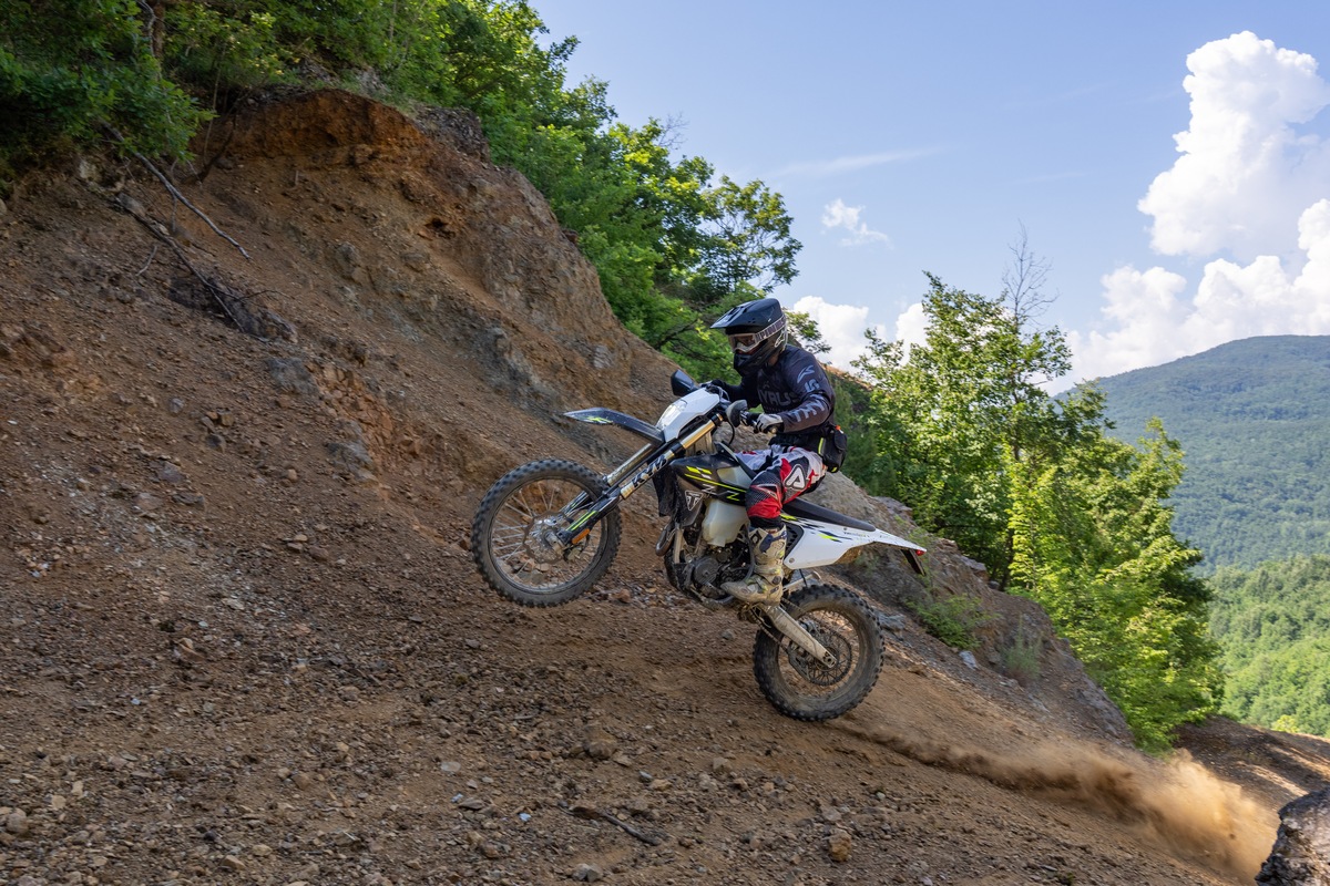 Triumph TF 250-E e TF 450-E: le opinioni di InMoto "fuori dai denti"