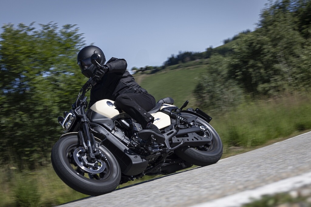 Benelli Leoncino Bobber 400: le foto dello stile custom secondo Pesaro