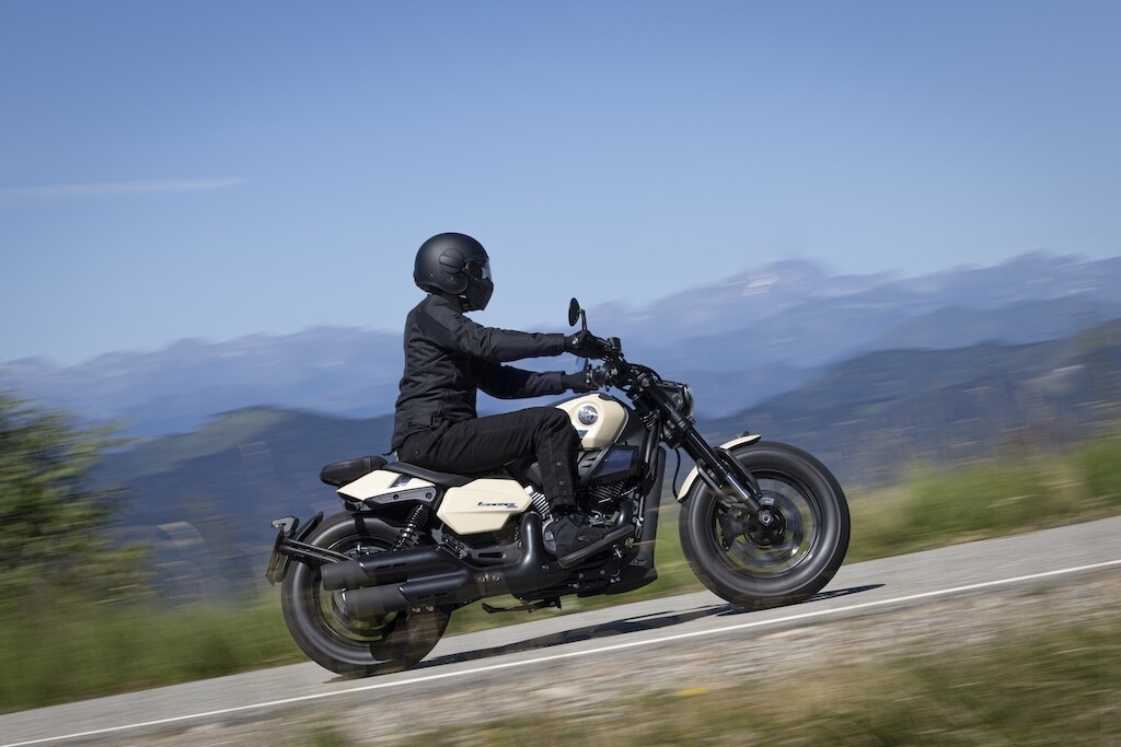 Benelli Leoncino Bobber 400: le foto dello stile custom secondo Pesaro
