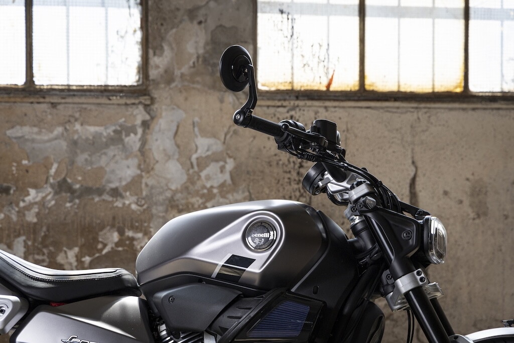 Benelli Leoncino Bobber 400: le foto dello stile custom secondo Pesaro