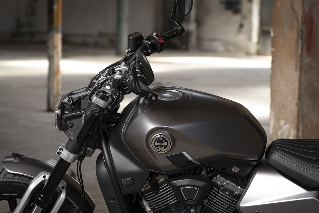Benelli Leoncino Bobber 400: le foto dello stile custom secondo Pesaro