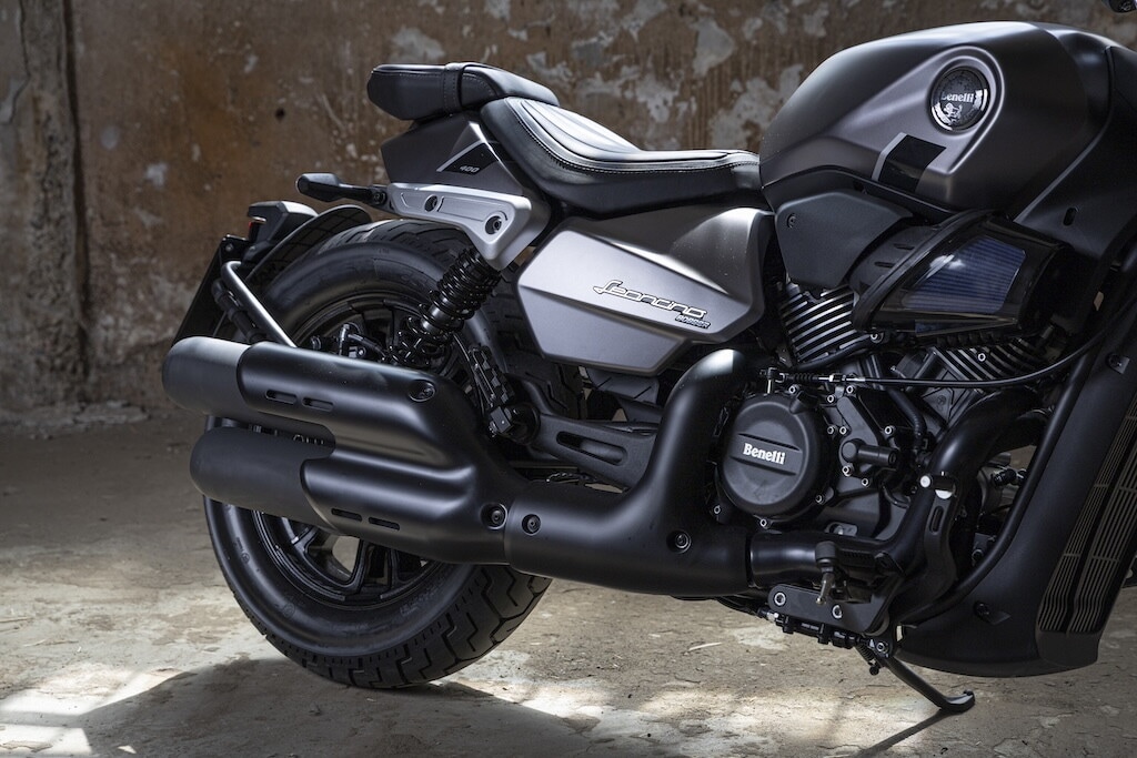 Benelli Leoncino Bobber 400: le foto dello stile custom secondo Pesaro