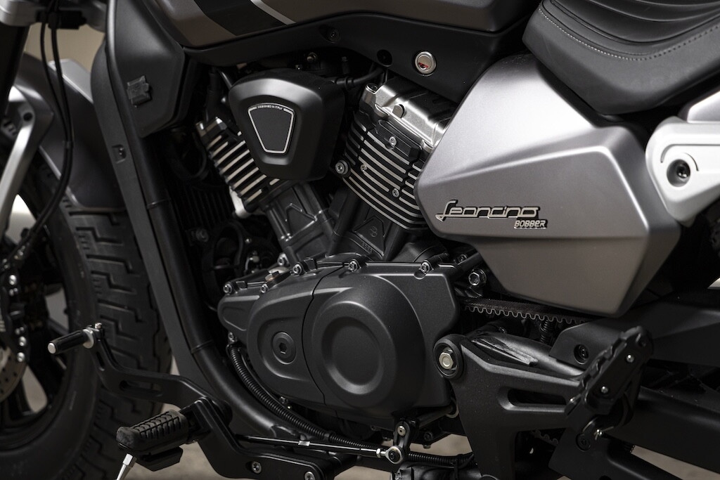 Benelli Leoncino Bobber 400: le foto dello stile custom secondo Pesaro