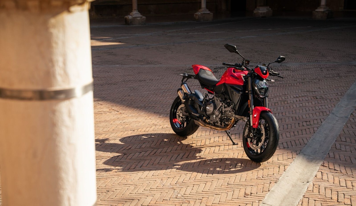 Ducati Monster 2026: le foto