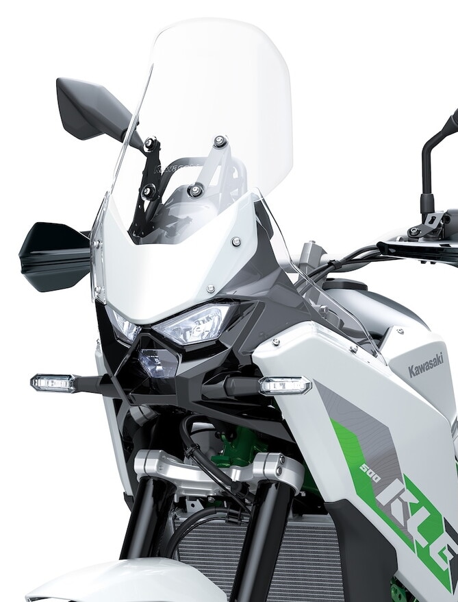 Kawasaki, il ritorno alle origini dell’avventura con la KLE500 2026: le foto